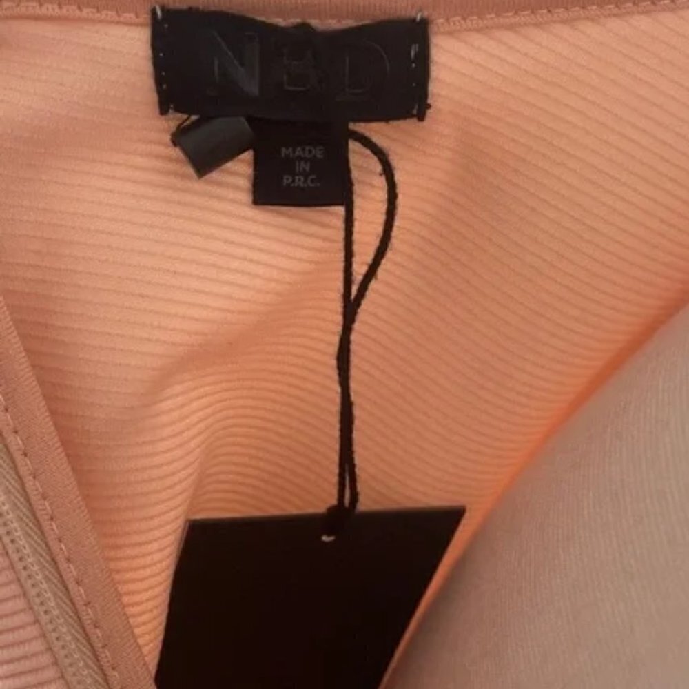 NWT NBD Revolve Rory Cutout O Ring Criss Cross Back in Light Peach Sz. - Picture 4 of 4